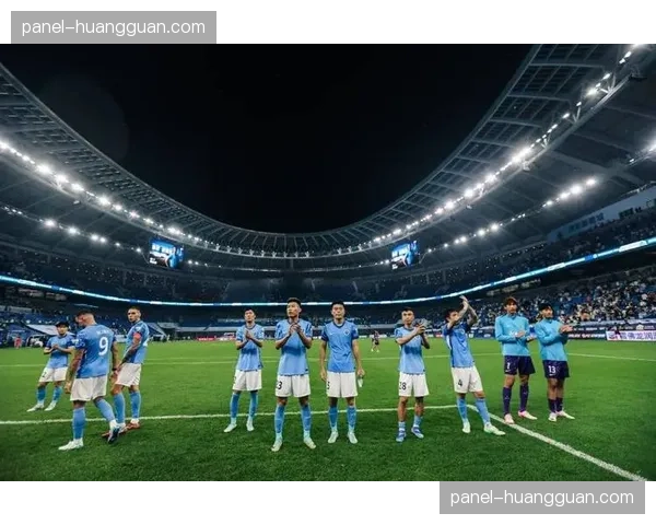 青岛西海岸2-1逆转深圳新鹏城，收获队史中超主场首胜