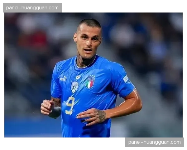 从替补到英雄：亚特兰大前锋斯卡马卡的帽子戏法之路