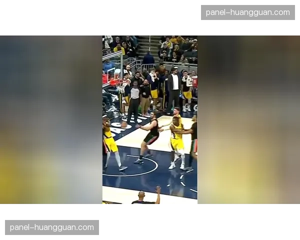 关键时刻，福克斯凭借一次犀利的右路纵深突破上篮完成准绝杀