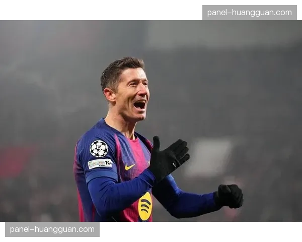 巴萨发布欧冠1-4决赛次回合战巴黎大名单，莱万伤愈回归